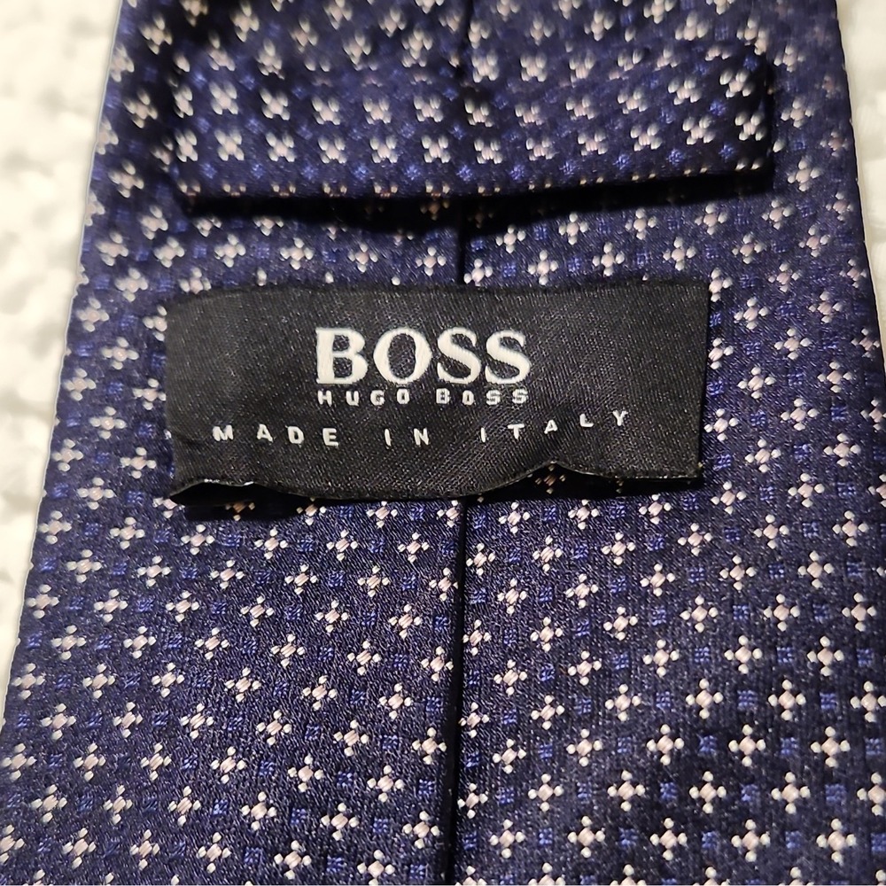 BOSS Hugo Boss Travel Line Navy Geometric Silk Necktie Water Repellent Italy